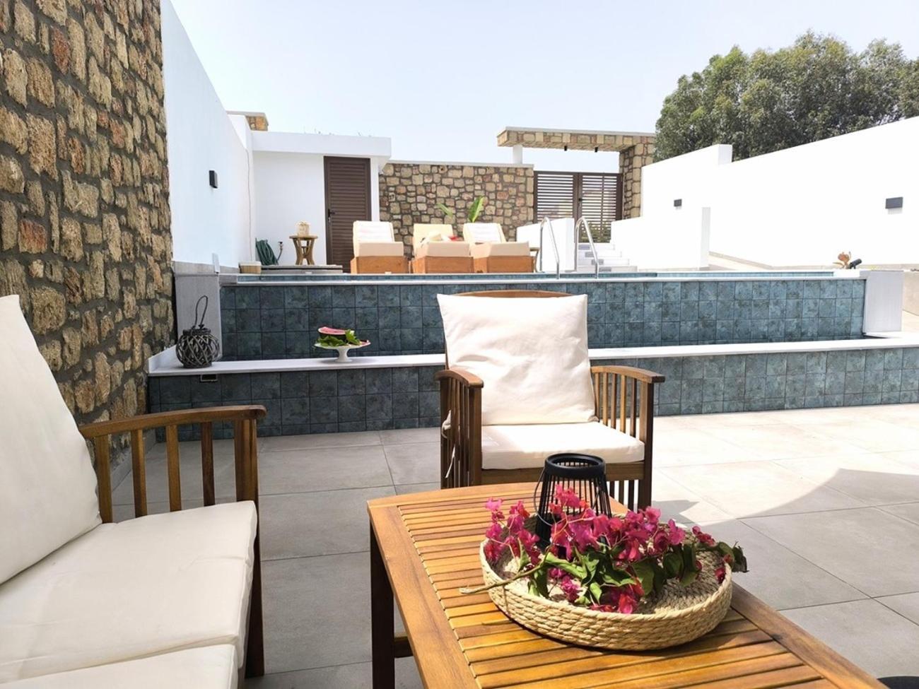 Valantina'S & Mannouel Lardos Luxury Villas Bagian luar foto